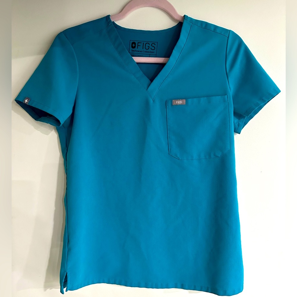 Figs scrub top
